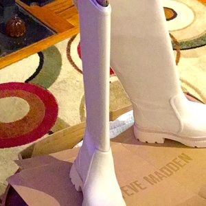 STEVE MADDEN tall cloudy bone boots new in box size 9 gorgeous must have